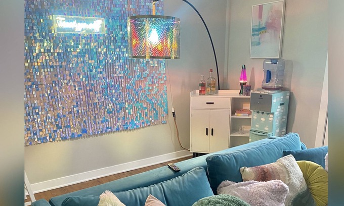 Country Club Plaza Area Apartment | Prismatic House! Unique stay, Walk to the Plaza!