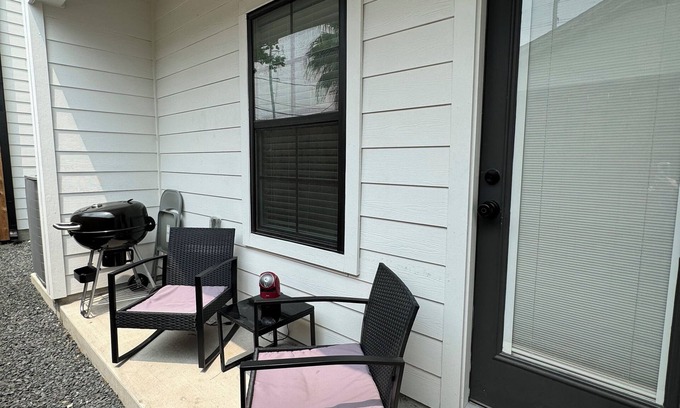 Garden Oaks House | Private 1BR near the Heights