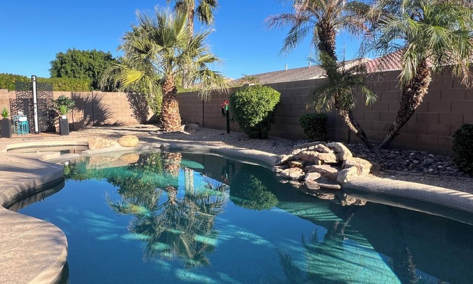 Palm Valley House | ☀️Private 3 King Bed Desert Oasis, Newly Renovated,outdoor Shower,FREE POOL HEAT☀️