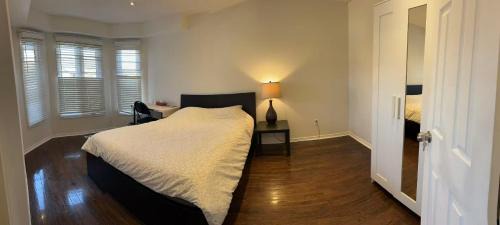 Mississauga House | Private comfortable M1 bedroom