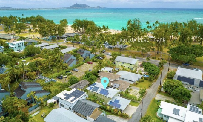 Kailua Cottage | Private Cottage Steps to Kailua Beach! Air-conditioning, parking & washer/dryer