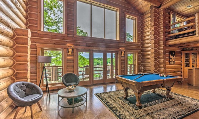 Mid America House | Private Dock and Slip Lake Hamilton Hideaway!