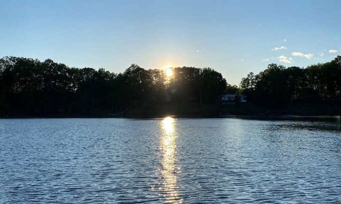 Clarksville House | Private dock/beach on quiet cove - Lake house w/king beds. Pet-friendly