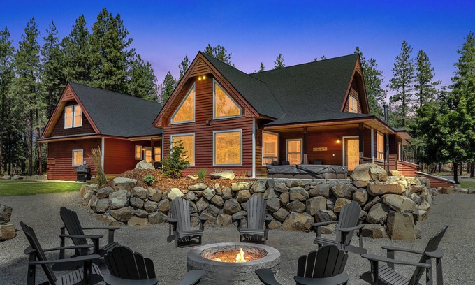 Cle Elum House | Private Forest Escape for 19 with Hot Tub & Stunning Night Sky Views