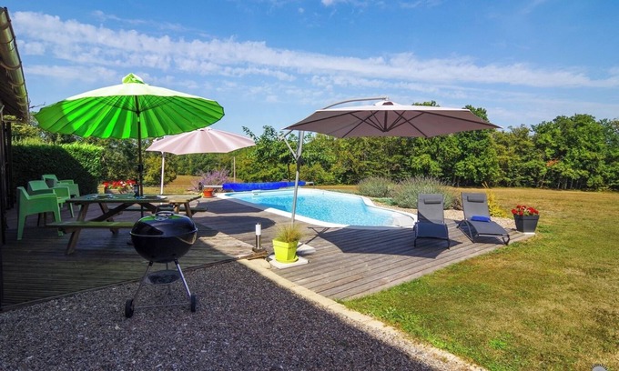 Saint-Geyrac Cottage | Private Gite With Private Heated Swimming Pool, Central Dordogne Location