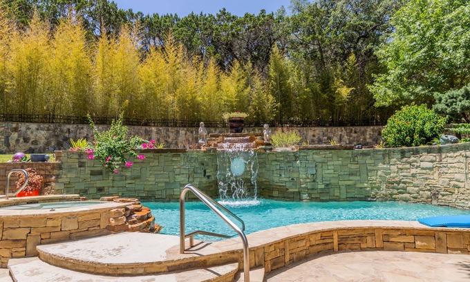 Canyon Lake Villa | Private High-End Resort. HeatedPool+Spa, 1-Story, Fire Pit, Fireplace, Game Room