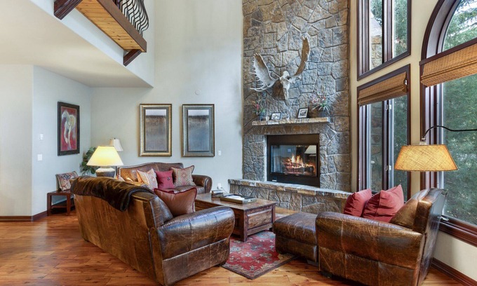 Highland Meadows House | Private Hot Tub - Luxurious & Large with 3 Living Rooms - Convenient to Free Bus