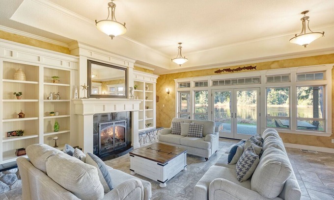 Long Beach House | Private LAKE, AMAZING VIEW, Theater Room (LakeForest)