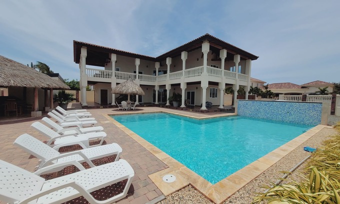Noord Villa | Private luxury villa with sea views in Palm Beach!