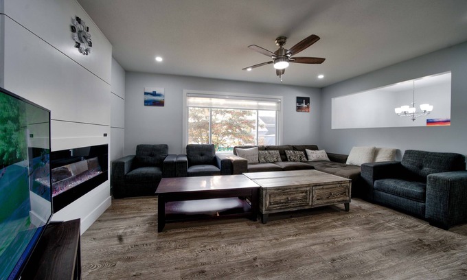 Langley House | Private modern home, 5 beds, Central Langley