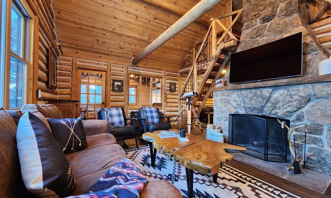 Allenspark House | Private Mountain Retreat near Mount Meeker, Views! Views! Views!- Coopers Cabin
