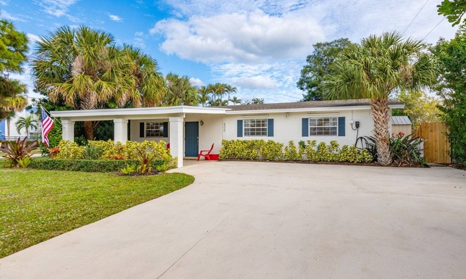 Florida North Atlantic Coast House | Private Oasis🌴 Heated Pool Near Beach Pet Friendly