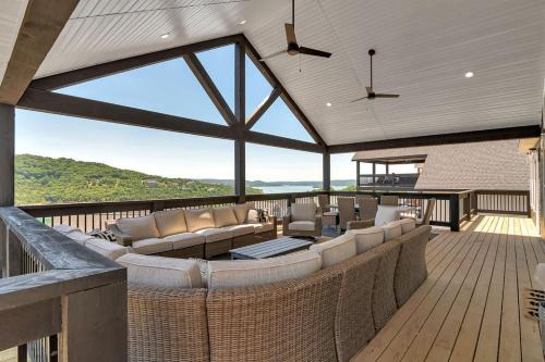 Hollister Cabin | Private Pool- Fitness Room- Golf Cart- Arcades- Expansive Decks- Elevator! Golf Car too!