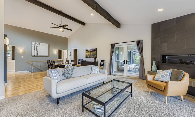 Ridglea Hills House | Private Retreat 4 BDR Near Baseline Reservoir