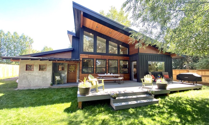 Bozeman House | Private Riverfront Retreat