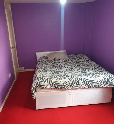 North West House | Private Room with Nice Views in Quiet Neighbourhood