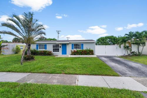 Hunt Club House | Private rooms in West Palm Beach - Close to Beaches