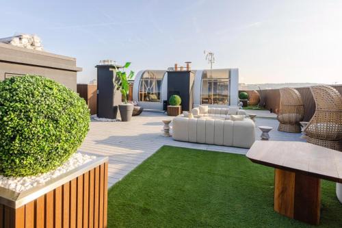 Republique–Point-du-Jour Apartment | Private Studio rooftop & Tour Eiffel View