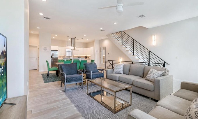 Mid-City House | Private Townhouse in a Secure Location