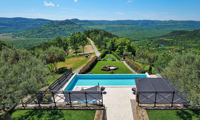 Golubici Villa | Private Villa with hot tub, private pool, WIFI, A/C, TV, terrace, pets allowed, panoramic view