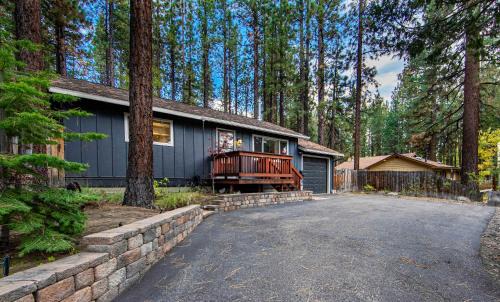 South Lake Tahoe House | Private Woods - Cottage for 4