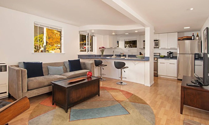 Middletown Apartment | Privately centrally located Apt. in Mission Hills