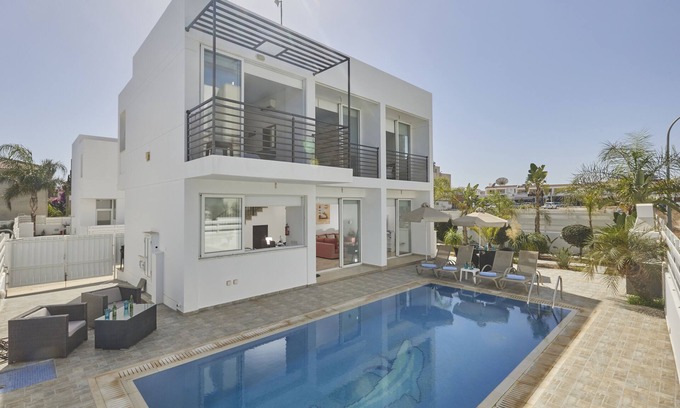 Kapparis Cottage | Protaras Pearl Villa PE18 - a villa that sleeps 6 guests in 3 bedrooms