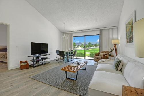 Palm Desert House | PS712 - Lake Fairway - Meredith Lodging