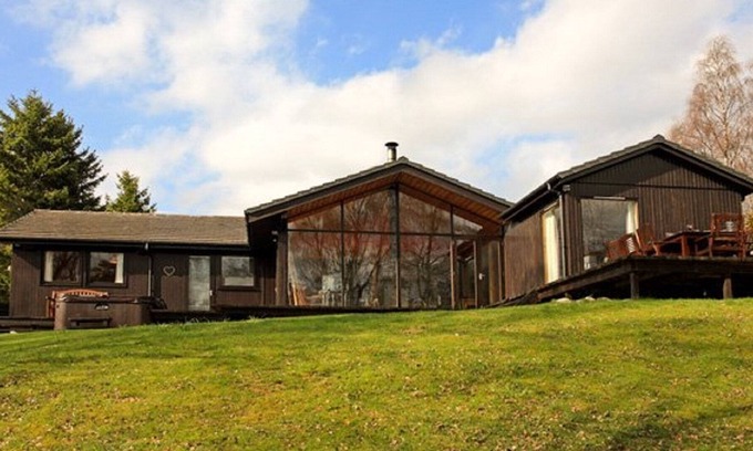 Nethy Bridge House | Ptarmigan Lodge - 4 Bedroom Lodge with Hot Tub