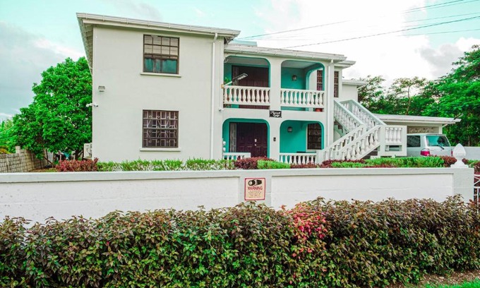 Cane Hill Apartment | PTO in paradise 3 mins-Oistins!
