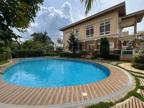 Puerto Princesa City Centre Apartment | Puerto Princesa Palawan Queen Bed Studio with Pool, Gym, Security, View