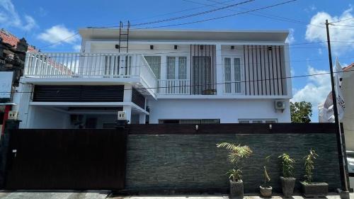 Taman Griya House | Puri Bagus Guesthouse