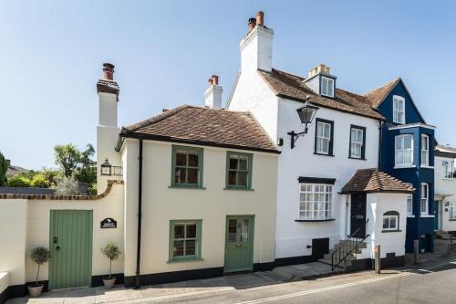 New Forest District House | Quaint 18th Century Cottage in Lymington