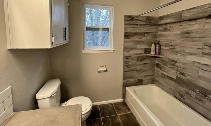 Shawnee House | Quaint and Quiet in Downtown Shawnee
