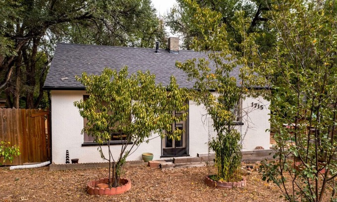Colorado Springs Cottage | Quaint Cottage in Ivywild