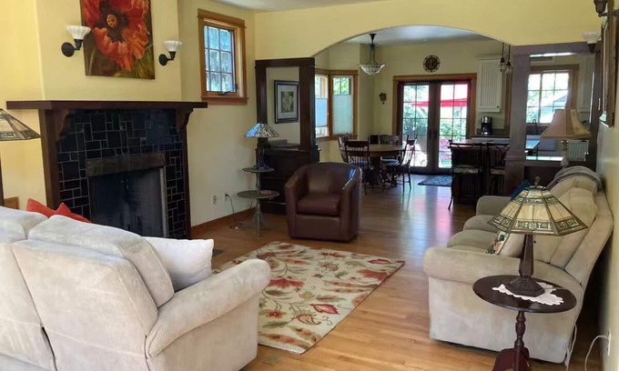 Old Bend House | Quaint, Cozy, Comfortable Home
