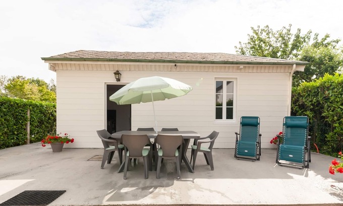 Tracy-sur-Mer House | Quaint Holiday Home in Tracy sur Mer near Seabeach