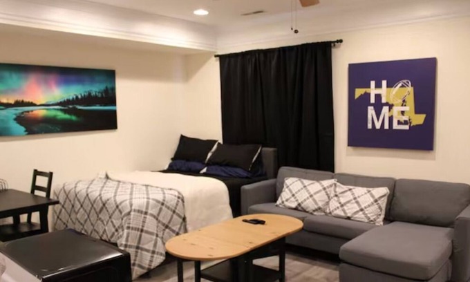 Federal Hill Apartment | Quaint Studio @ Discount in Fed Hill, Pets Allowed