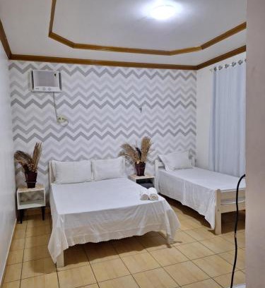 Alvorada House | Quarto triplo com banheiro em Pousada e Restaurante