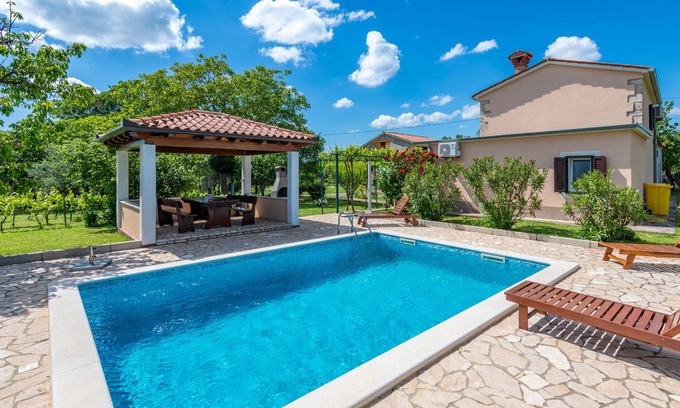 Brgod Villa | Quiet and secluded, minutes to beach, private pool in a wonderful garden