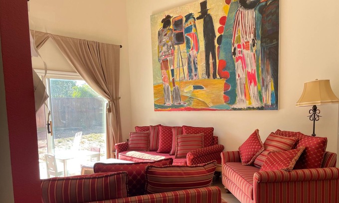 Thousand Oaks House | Quiet Artists' Retreat perfect for the family!