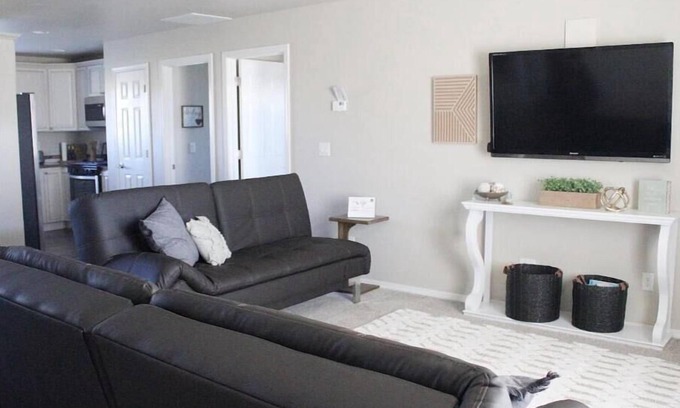 Twin Falls Apartment | Quiet, Clean 1 BR Apt. Perfect getaway for 2. Close to shopping, movies, etc