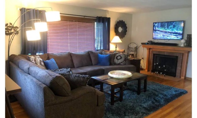 Aksarben - Elmwood Park House | Quiet & close to Aksarben Village & Pet Friendly!