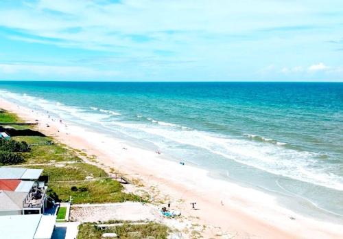Seawinds Condo Apartment | Quiet direct oceanfront 2 bed 2 bath condo w/pool
