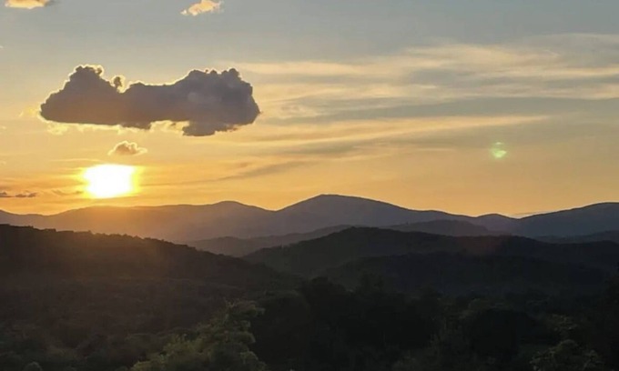 Newland House | Quiet hilltop home with decks & amazing view, right off Blue Ridge Parkway