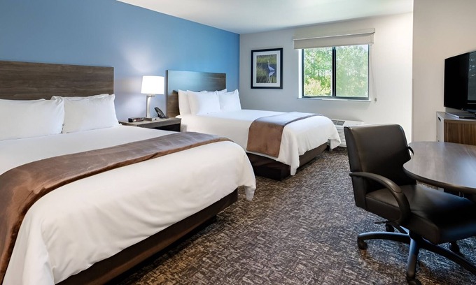 Dahlgren Hotel | Quiet Room with Full Kitchen and Outdoor Grill Perfect for Long-Term Guests