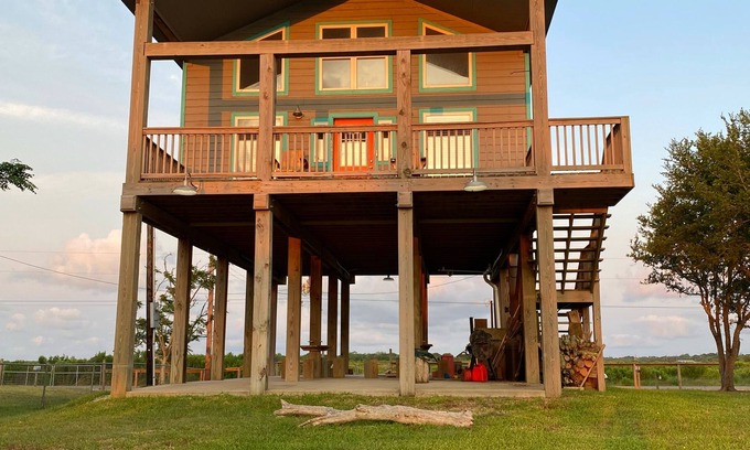 Cedar Lane Cabin | Quilted Canal Cabin - Fish, Play & Relax on the Canal