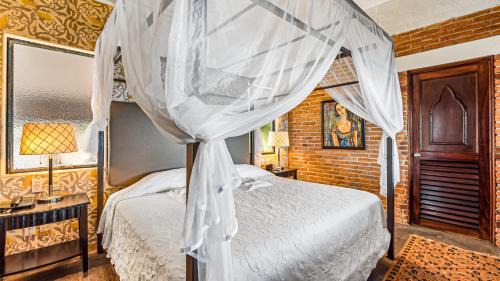 South Shore Hotel Area Bed & Breakfast | Quinta Maria Cortez Beach Hotel
