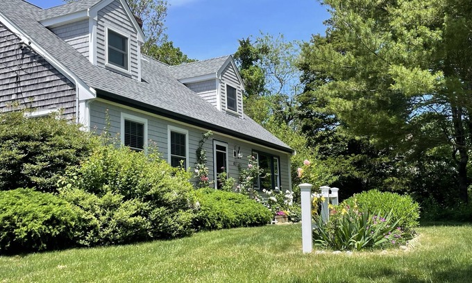 East Dennis House | Quivet Cape Cod Experience