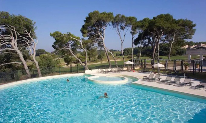 Saumane-de-Vaucluse House | Résidence Standing Golf de Saumane : Piscine, Tennis
